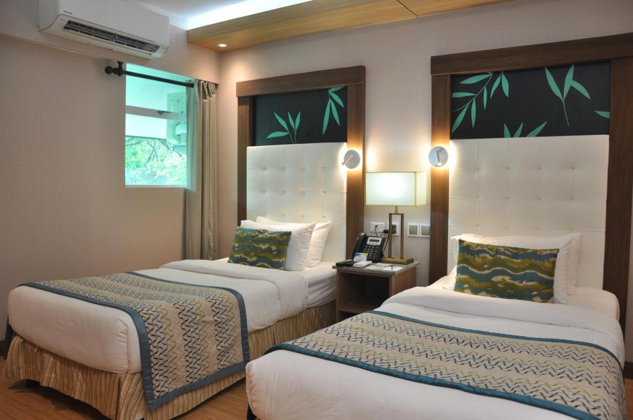 Acuatico Beach Resort & Hotel Inc. San Juan  Exterior photo