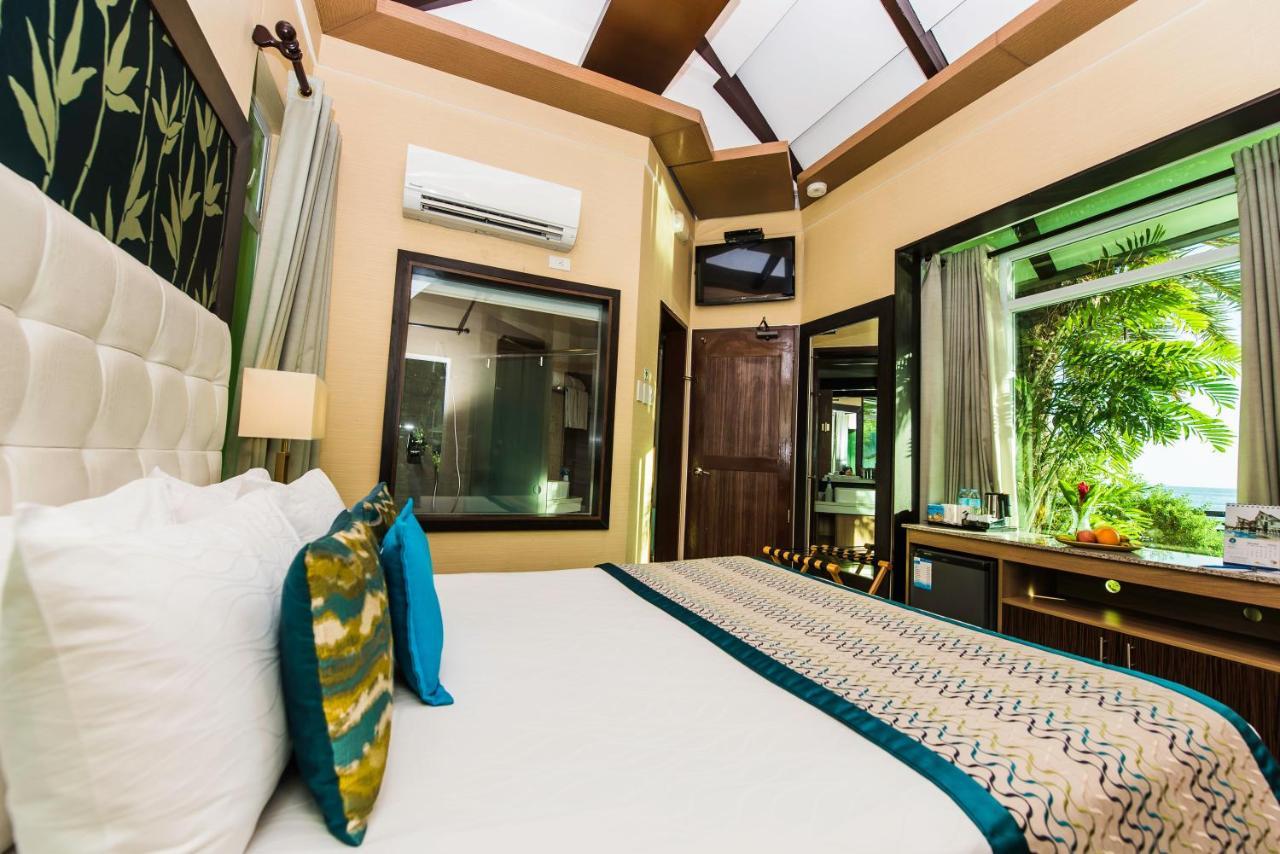 Acuatico Beach Resort & Hotel Inc. San Juan  Exterior photo