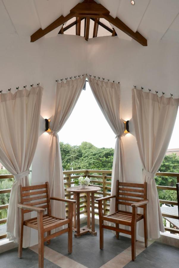 Acuatico Beach Resort & Hotel Inc. San Juan  Exterior photo