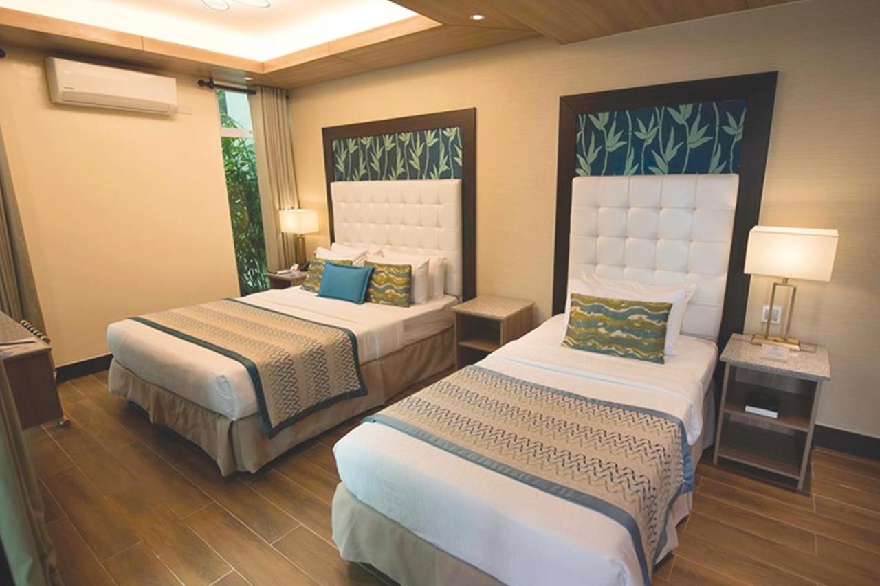Acuatico Beach Resort & Hotel Inc. San Juan  Exterior photo