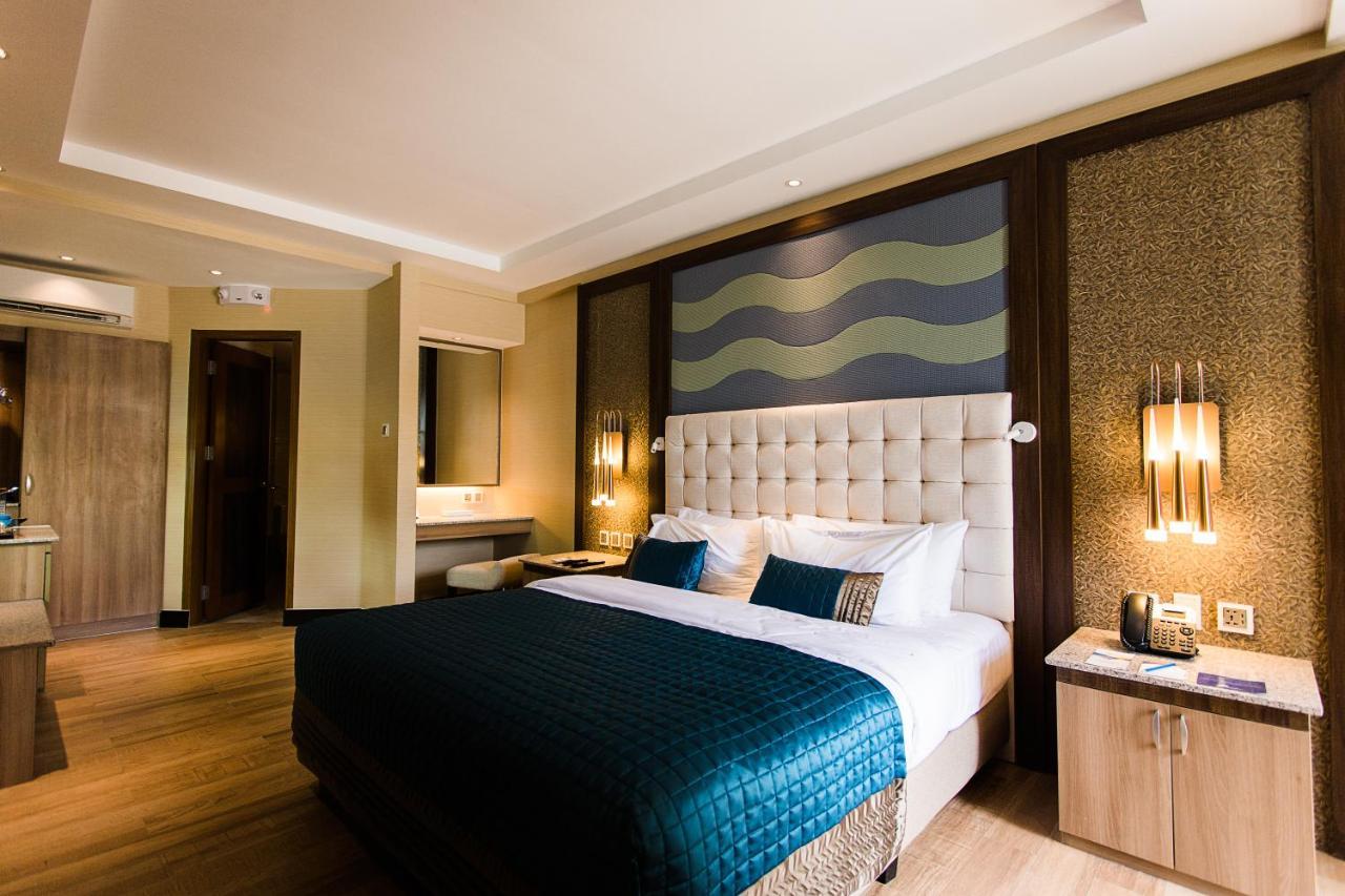 Acuatico Beach Resort & Hotel Inc. San Juan  Exterior photo